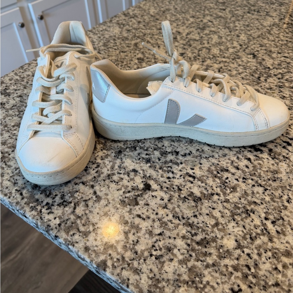 Veja Cream Sneakers with Silver Details